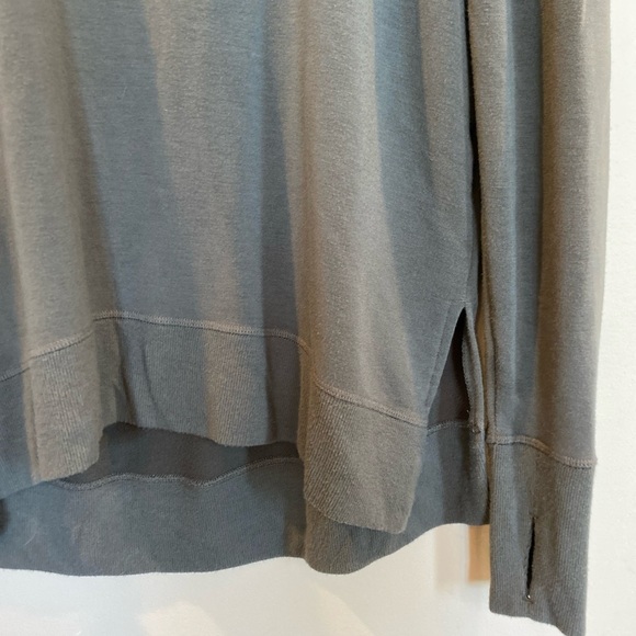 Athleta Coaster Luxe Sweater Sage Green Size Medium Thumb holes Oversized - Picture 3 of 5